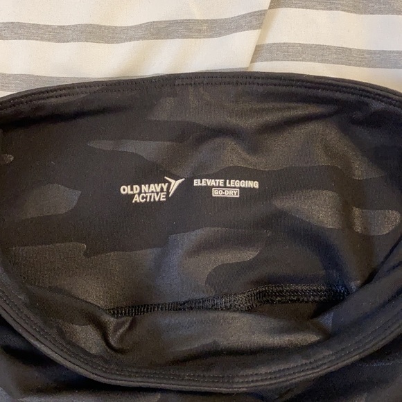 Old Navy Black Camo Leggings - Picture 3 of 4